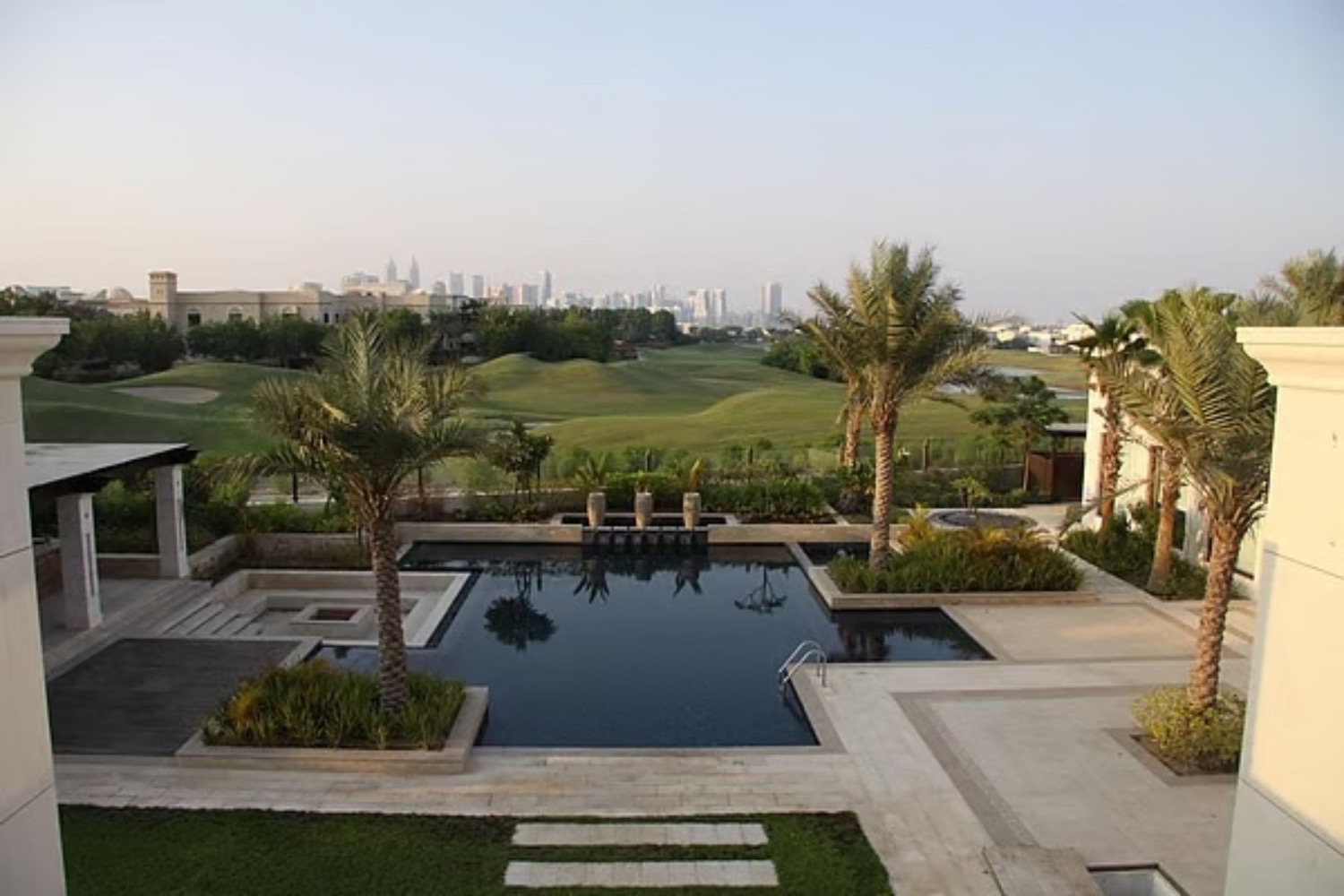 Emirates Hills Land Sells for AED 260M – Dubai's Record Deal | Die Geissens Real Estate | Luxus Immobilien mit Carmen und Robert Geiss – Die Geissens in Dubai