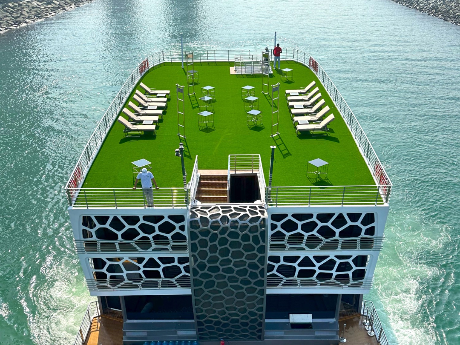 Abu Dhabi Launches First Floating Villa | Die Geissens Real Estate | Luxus Immobilien mit Carmen und Robert Geiss – Die Geissens in Dubai