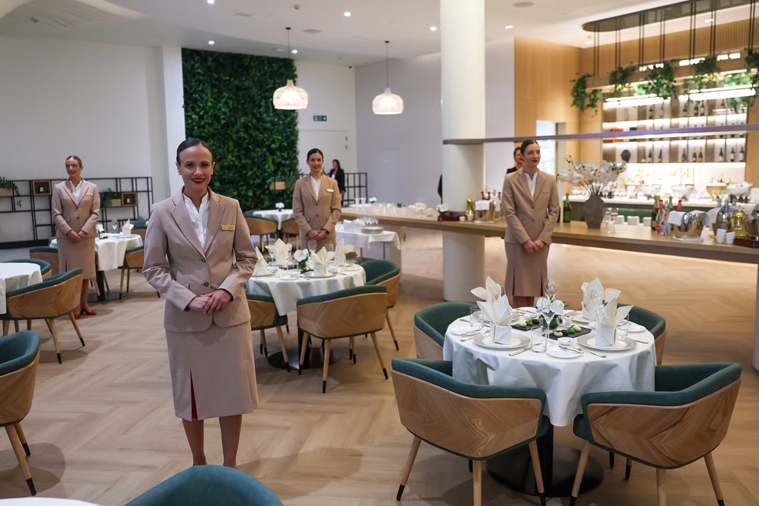 Dans les coulisses du centre secret d’Emirates à Dubaï | Die Geissens Real Estate | Luxus Immobilien mit Carmen und Robert Geiss – Die Geissens in Dubai