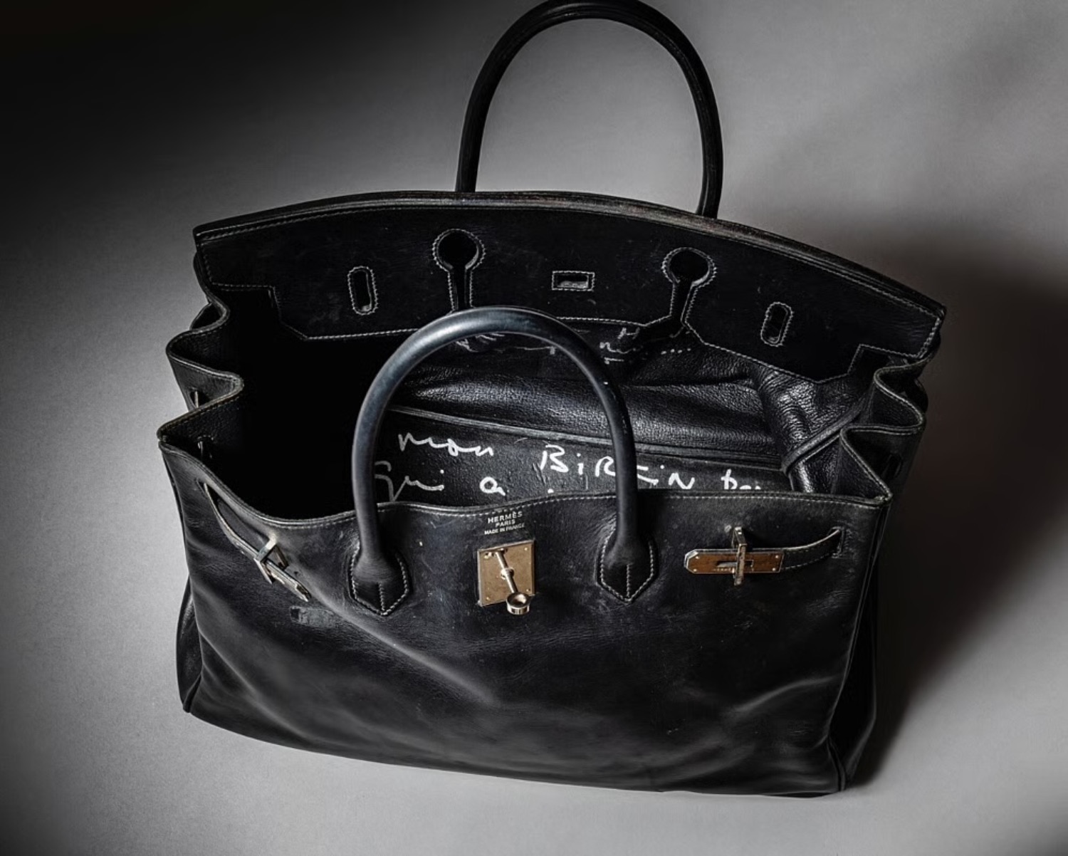 Les sacs Birkin de Jane Birkin aux enchères à Abu Dhabi | Die Geissens Real Estate | Luxus Immobilien mit Carmen und Robert Geiss – Die Geissens in Dubai