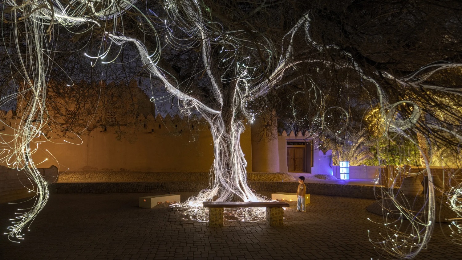 Manar Abu Dhabi 2025 – Guide complet: The Light Compass, œuvres et événements | Die Geissens Real Estate | Luxus Immobilien mit Carmen und Robert Geiss – Die Geissens in Dubai